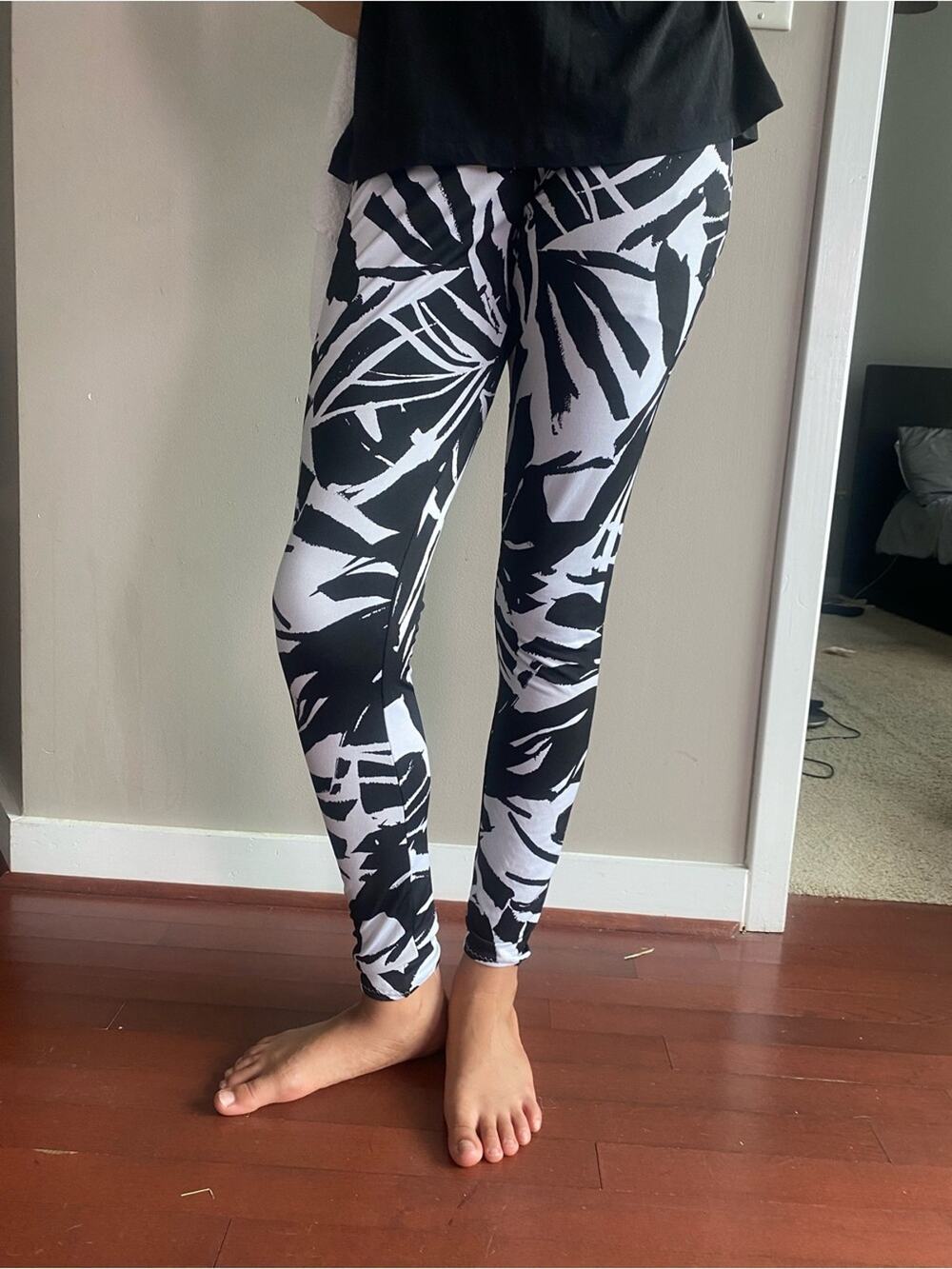 Custom Women’s  Black & White Palm-Print Leggings S/M lightweight